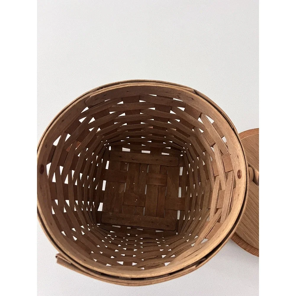 Longaberger Medium  Round Vintage Basket With Wood Lid and Handle